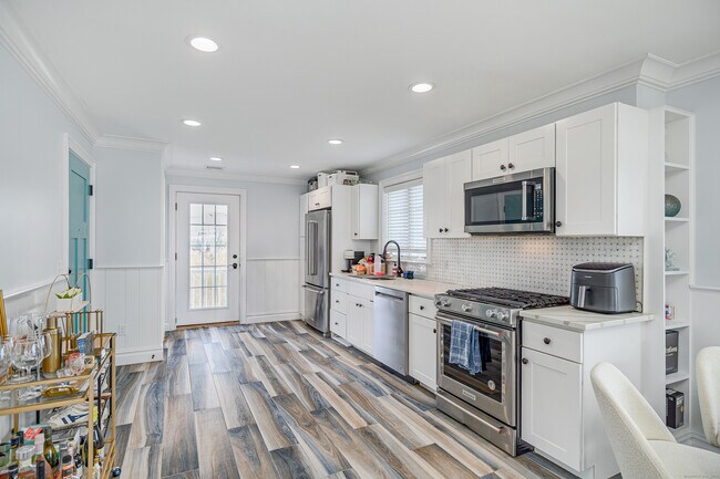 Foto del edificio - 1140 Fairfield Beach Rd