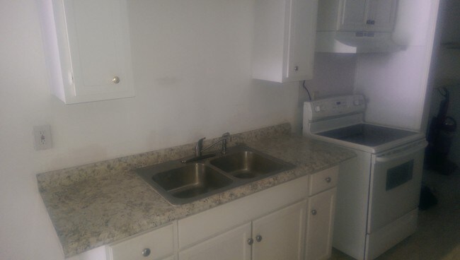 Building Photo - 57 Corban Ave SW