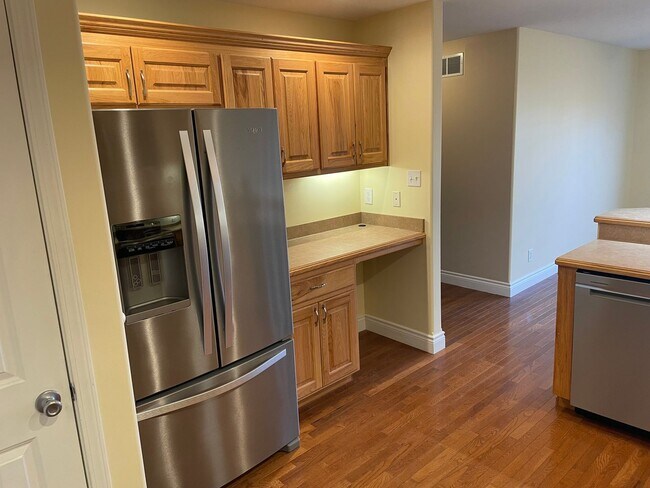 Building Photo - 4 bed/ 3 1/2 bath