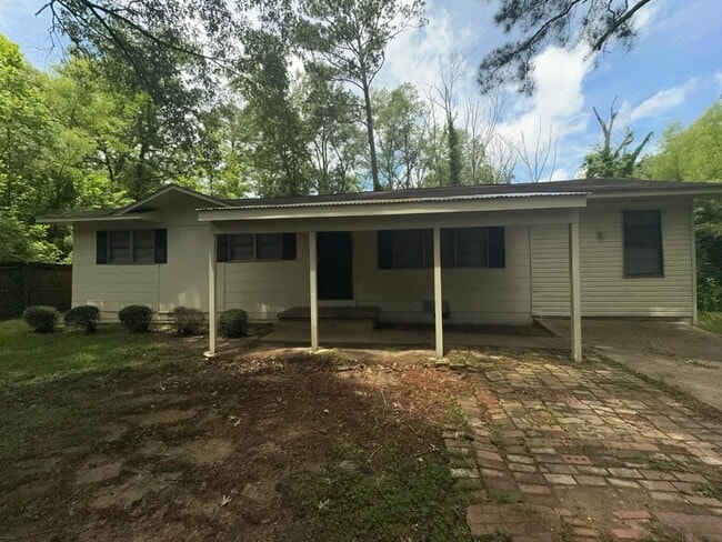 Photo - 2615 Hillside Dr House