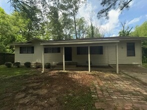 Building Photo - 2615 Hillside Dr