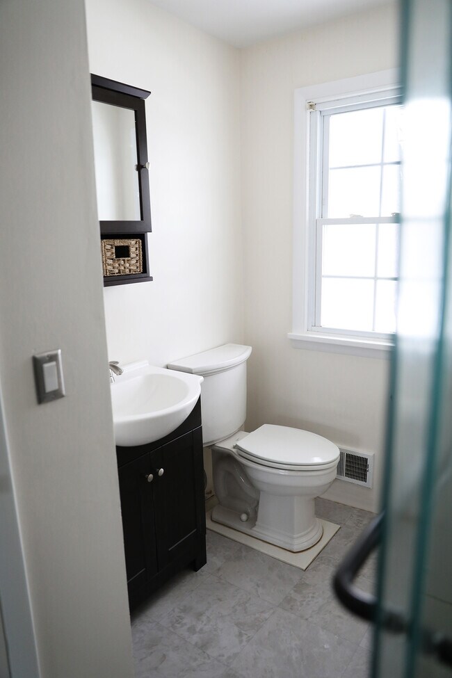 Baño - 16 Beckwith Road