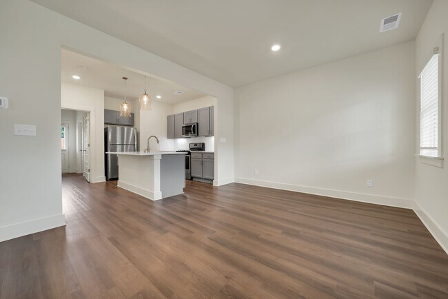 Building Photo - One Bedroom, no shared walls, fenced backy...