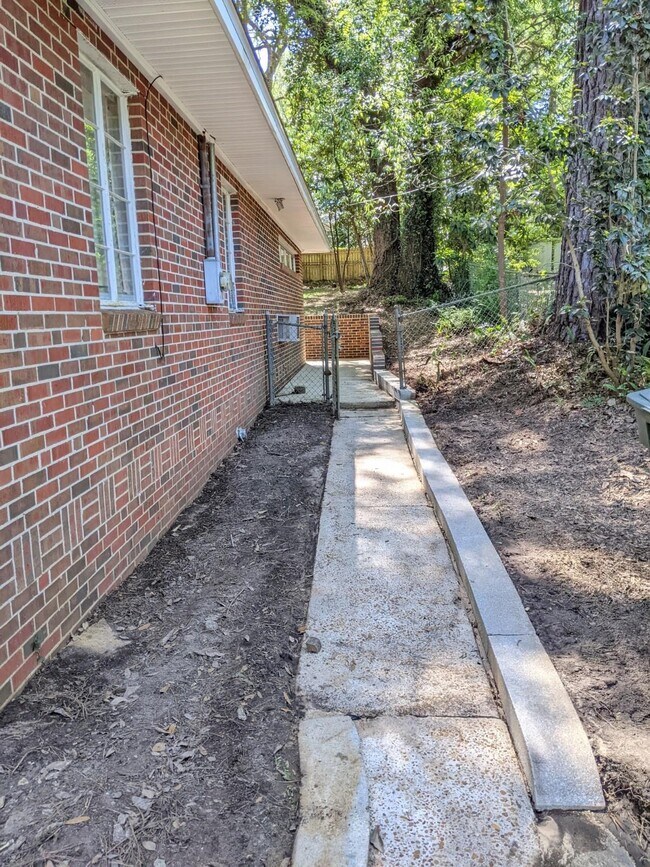 Building Photo - 2017 Trescott Dr