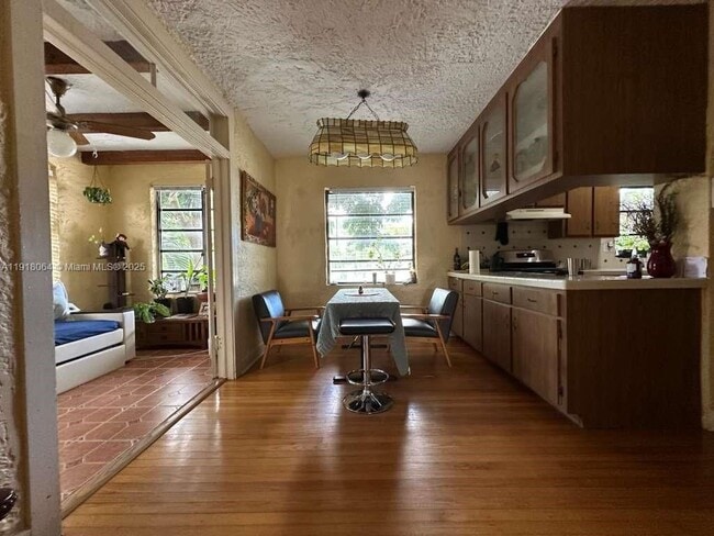 Building Photo - 514 Palermo Ave