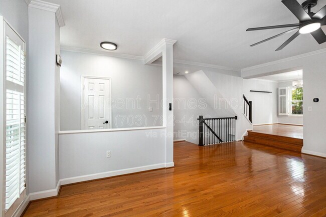 Foto del edificio - 6107 Summer Park Ln