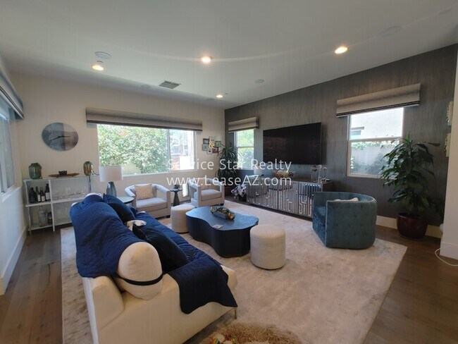 Building Photo - 6816 E Orion Dr