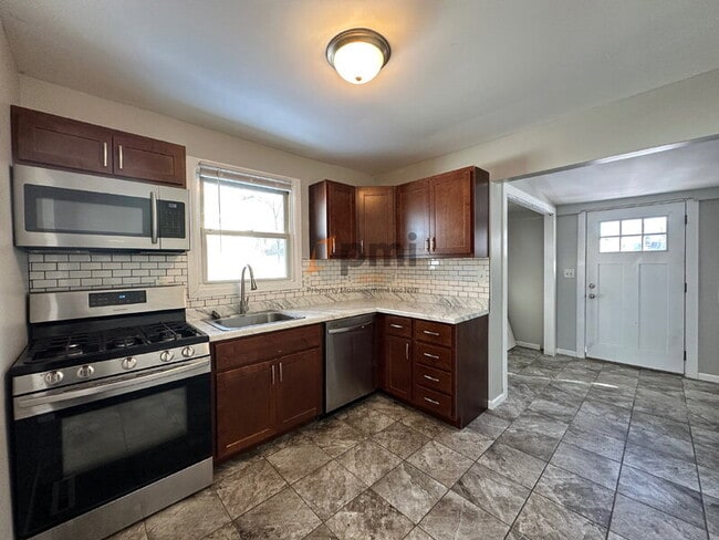 Foto del edificio - 13340 Fir St