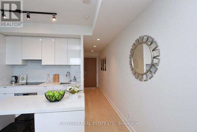 Building Photo - 7 Grenville St