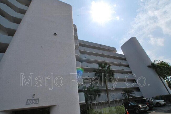 Foto del edificio - 1650 NE 115th St