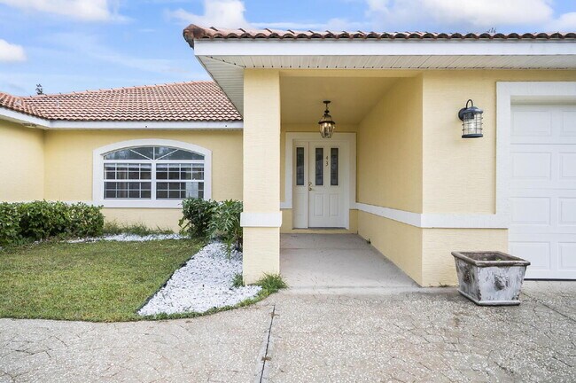 Foto del edificio - Palm Harbor Pool Home