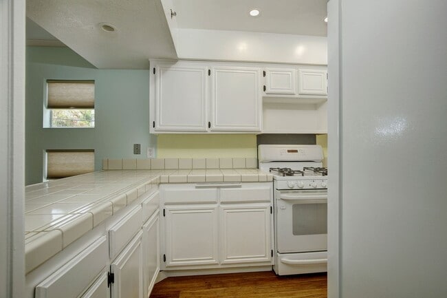 Foto del edificio - $3200 / Fabulous 2br / 2ba condo (Bankers ...