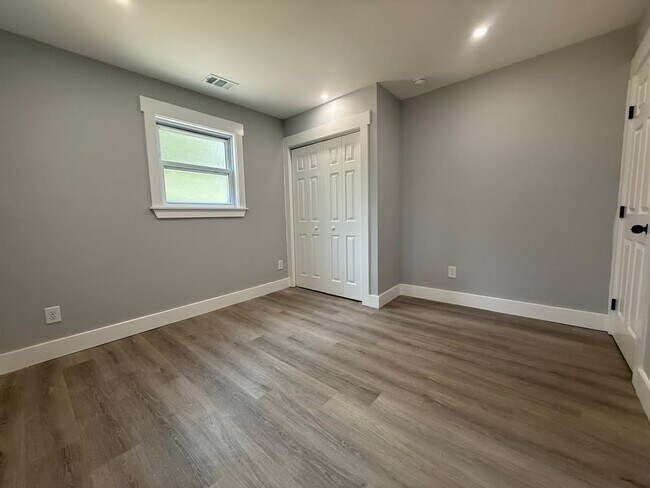 Foto del edificio - 1099 Center St SW