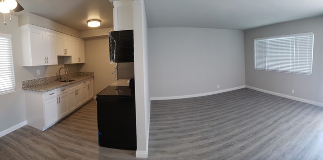 Building Photo - 2121 W 157th St