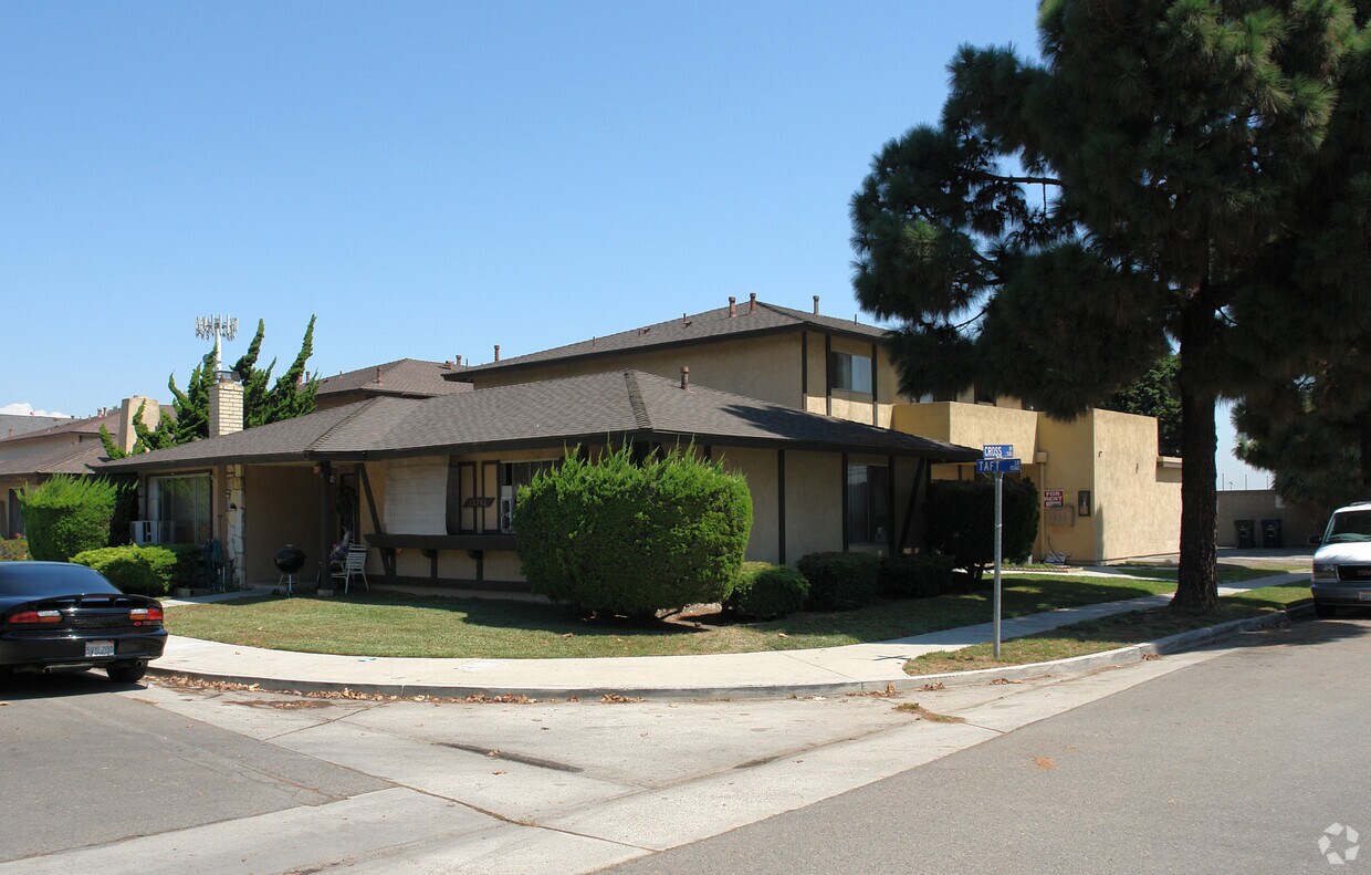 Building Photo - 15762 Taft Ln