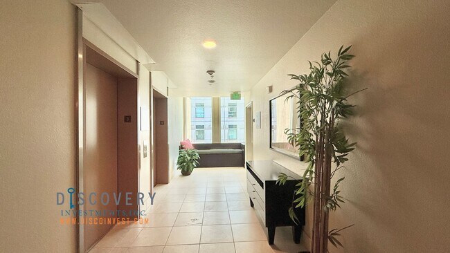 Photo - Large Downtown Oakland Two Bedroom Condomi...