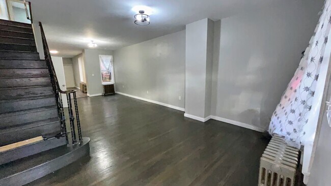 Building Photo - 2009 E Tioga St