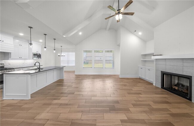 Building Photo - 2040 Myrrh Pl