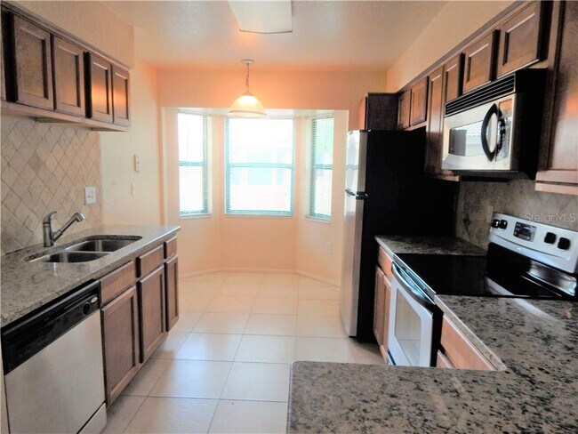 Building Photo - 7721 Sugar Bend Dr