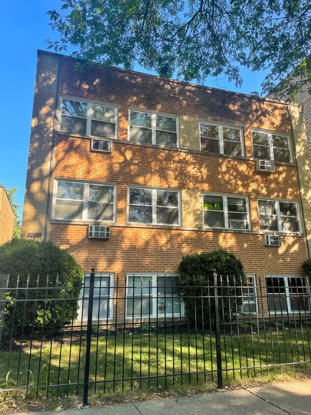Primary Photo - 4621 N Paulina St