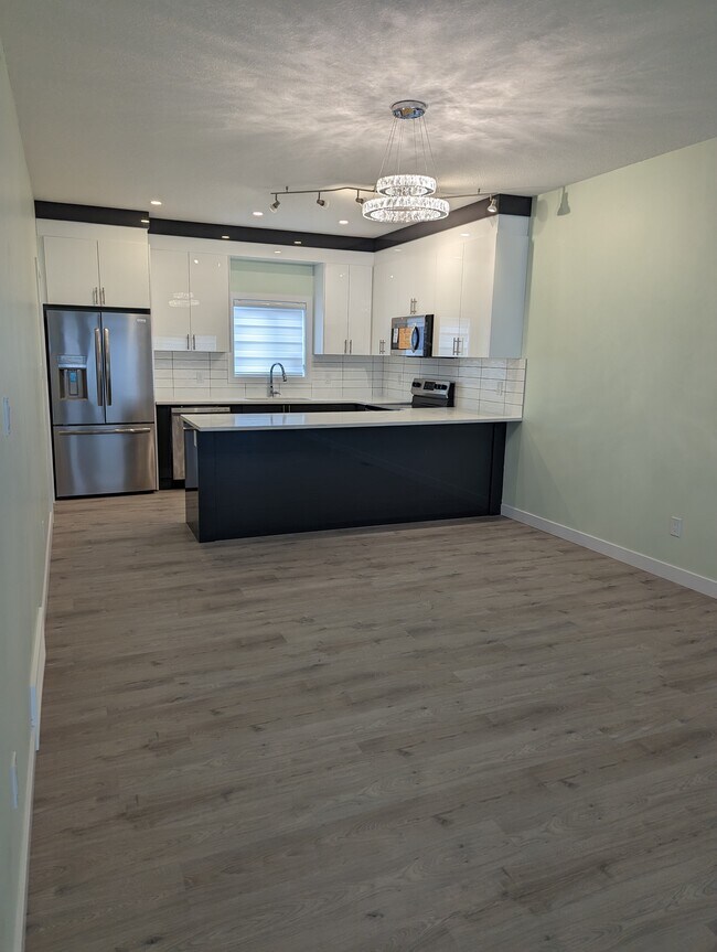 Building Photo - 15805 100A Av NW