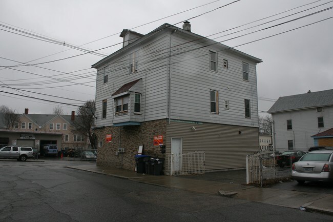Foto del edificio - 664 Plainfield St
