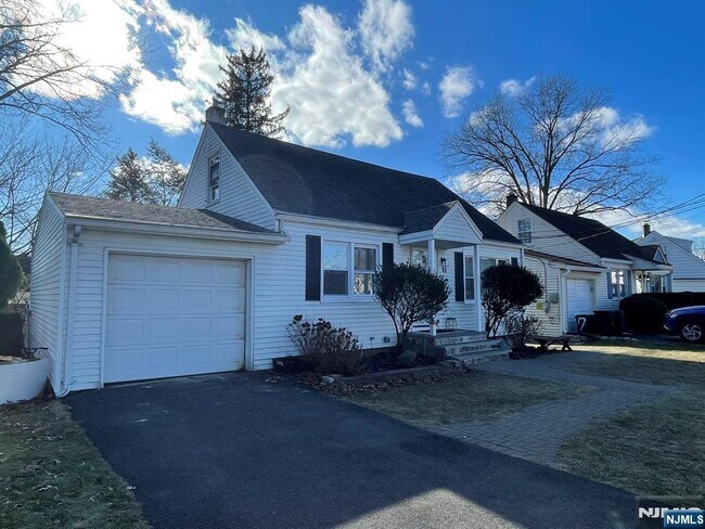 Foto del edificio - 11 Raymond Pl