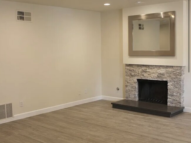 Building Photo - 11330 Baird Ave