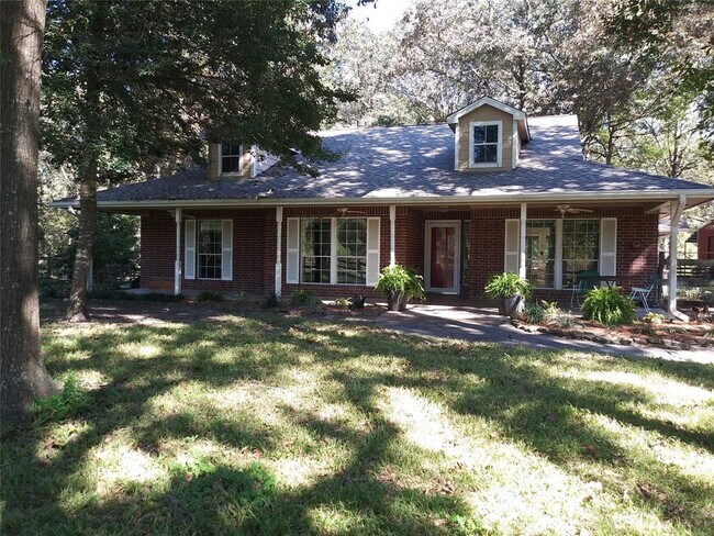 Building Photo - 900 Springwood Dr