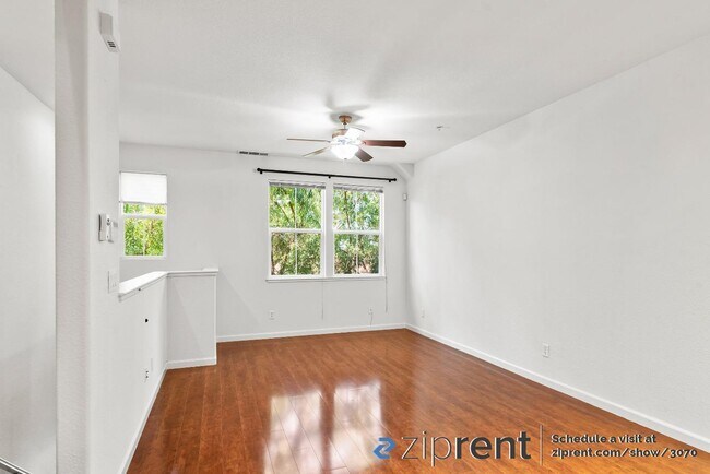 Foto del edificio - 2456 Autumnvale Ave