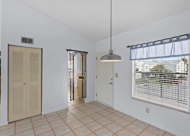 Building Photo - 2516 Woodgate Blvd