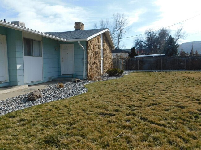 Building Photo - Duplex in the Redlands