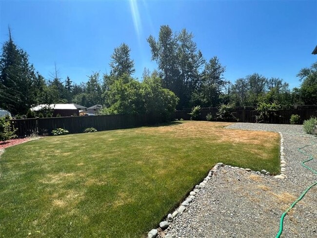 Building Photo - Stunning 5 Bedroom Craftsman Home in Covin...