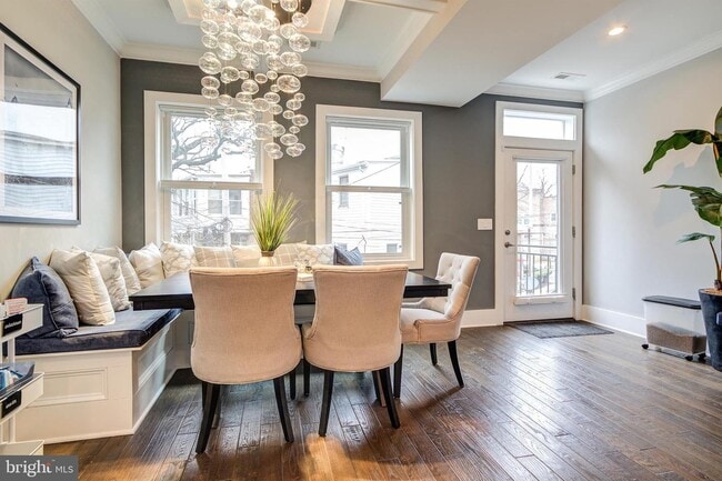 Comedor - 241 Rock Creek Church Rd NW