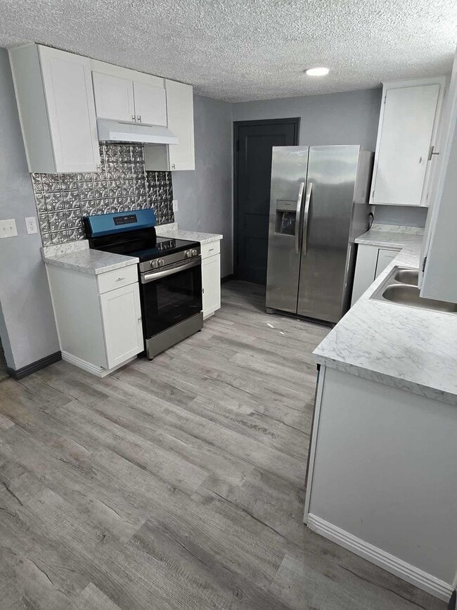 Building Photo - Soda Triplex