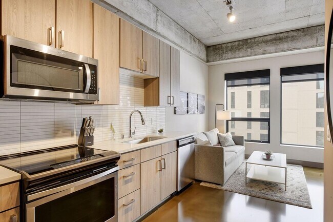Building Photo - 728 N 3rd St