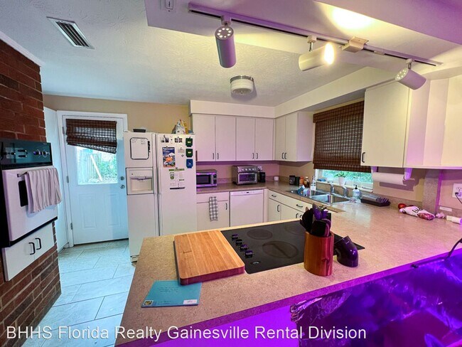 Building Photo - 3 br, 2 bath House - 602 NW 34th Street