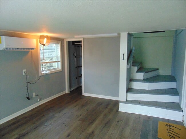 Building Photo - 5113 Avenue O 1/2