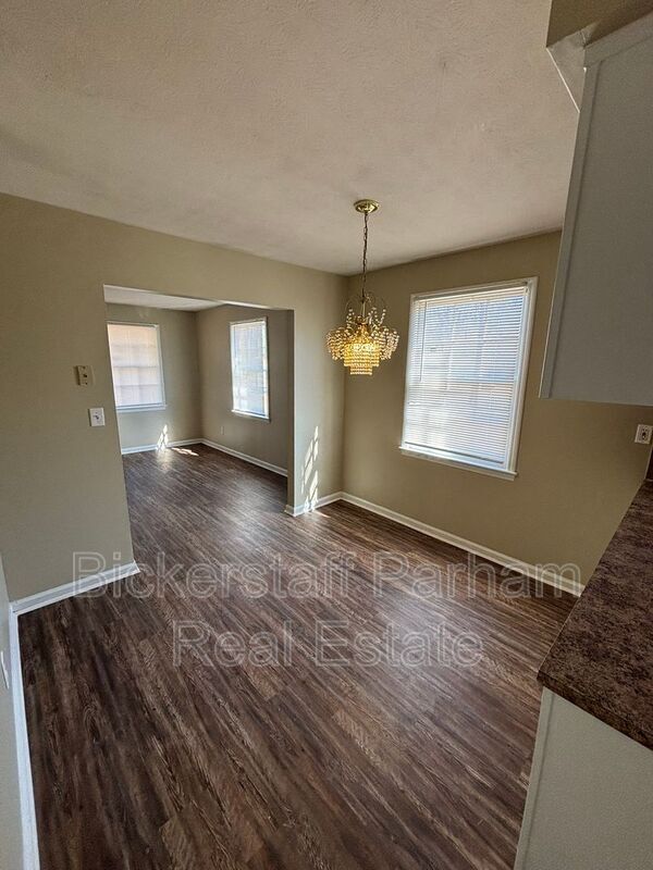 Foto del edificio - 1247 Kings Mountain Ct