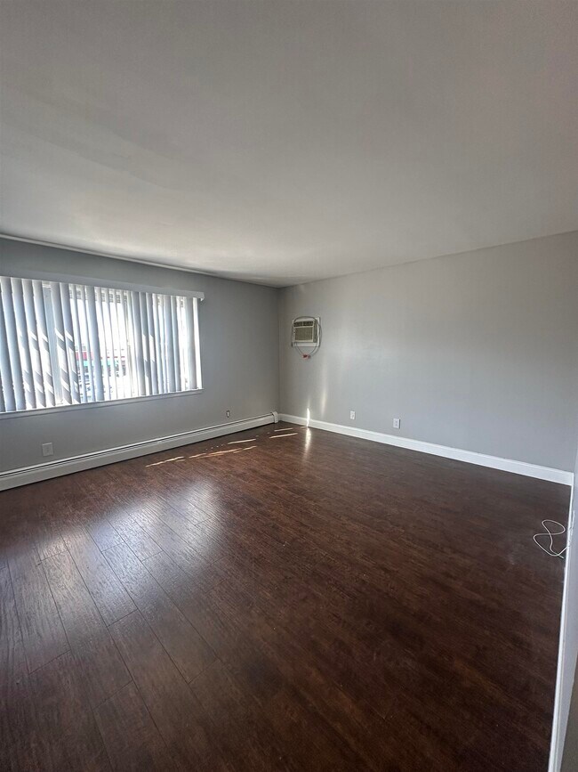 Foto del edificio - 5708 Broadway