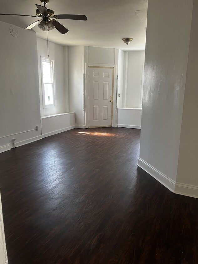 Living Room - 2357 S Homan Ave