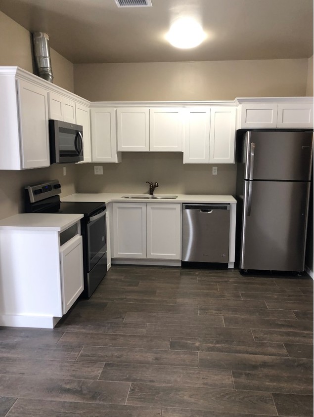 Foto principal - 1300 N Vinton Rd
