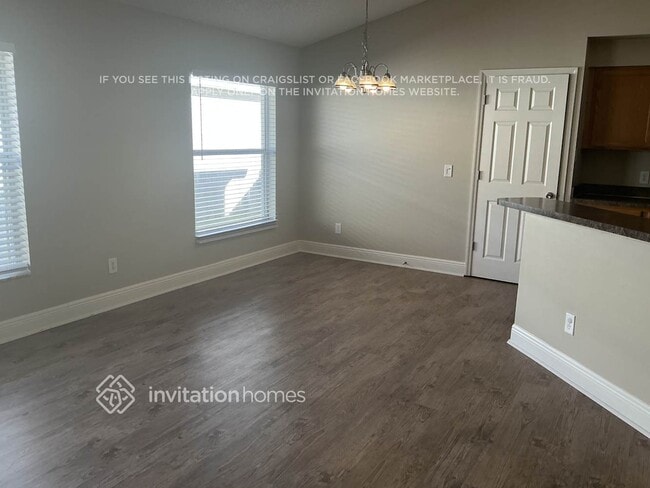 Building Photo - 1718 Snaresbrook Way