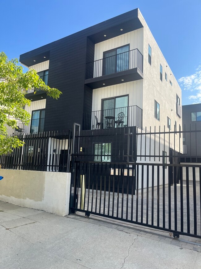 Building Photo - 248 N Dillon St