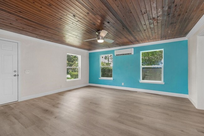 Building Photo - This charming Florida cottage is available...