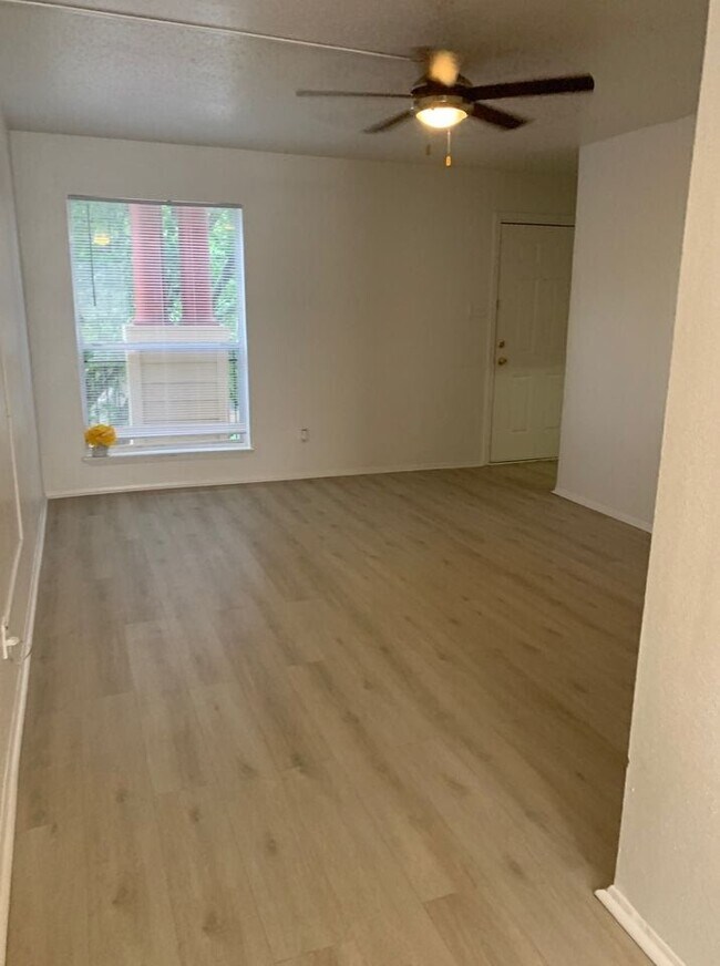 Foto del edificio - 2435 Montgomery Rd