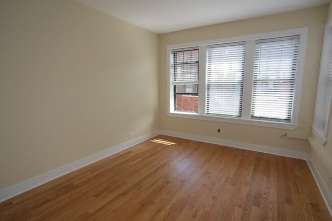 Foto del edificio - 4422 N Wolcott Ave