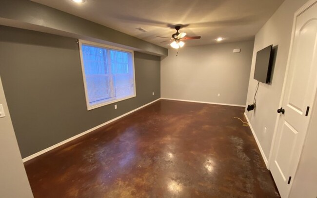 Building Photo - 516 E. Cherry unit C