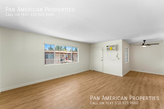 Foto del edificio - 4484 La Deney St