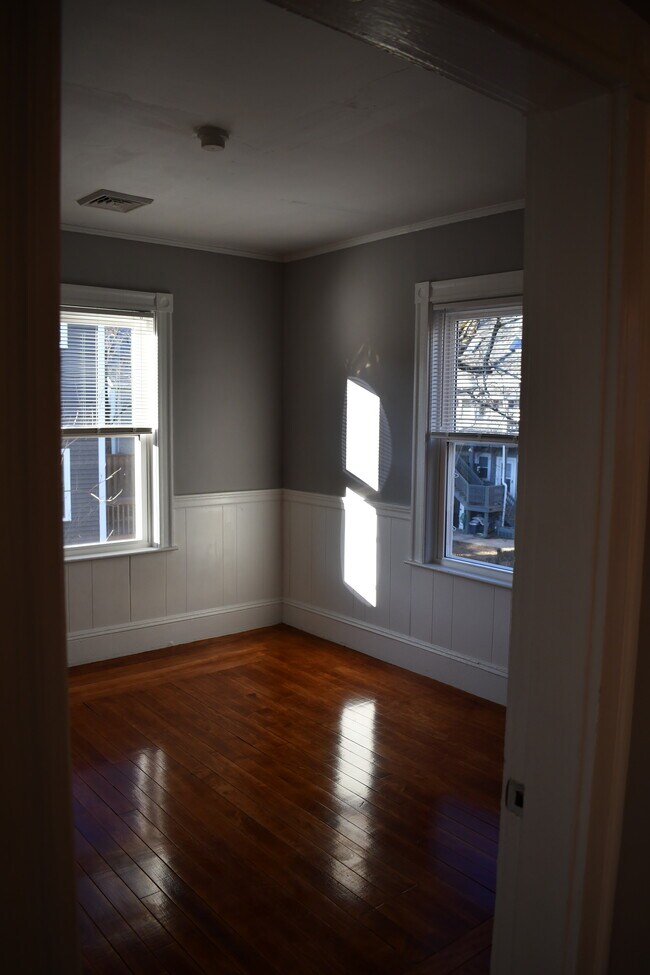 Bedroom #1 - 28 Rich St